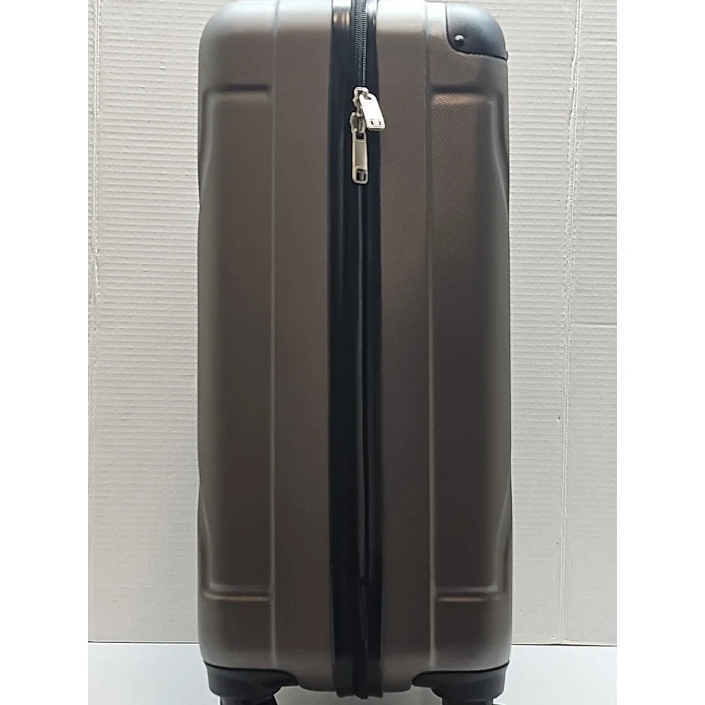 Tag Gateway 20'' Hard Case Spinner‎ Suitcase Luggage Carry On.. USED
